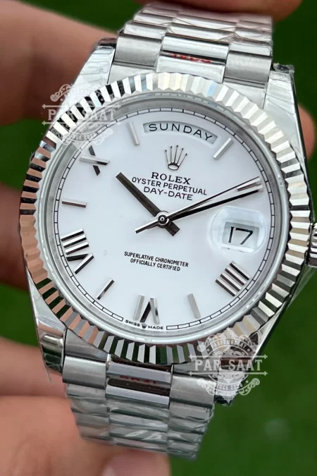 Rolex Daydate Beyaz Kadran Roma Rakam Tırtıklı Bezel 126300