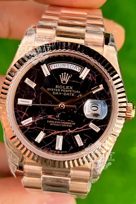 Rolex Day-Date Rose Gold Eisenkiesel Baguette 228235